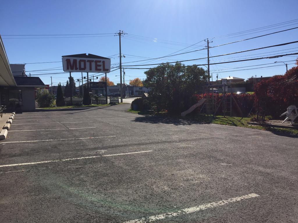 Motel Montgolfiere Jp Saint-Jean-sur-Richelieu Kültér fotó